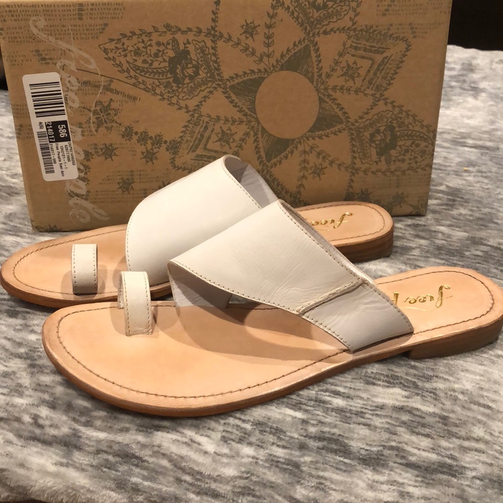 NIB! Free People leather off white sandal size 10